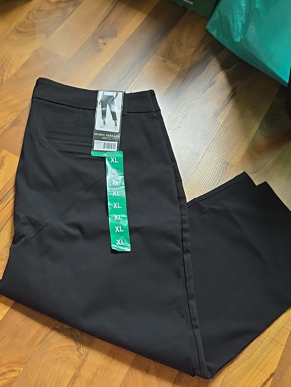 Mario Serrani Women’s Black Capri Pants XL